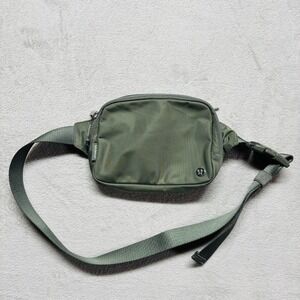 Lululemon Everywhere Belt Bag Large 2L‎ Sage Green EUC